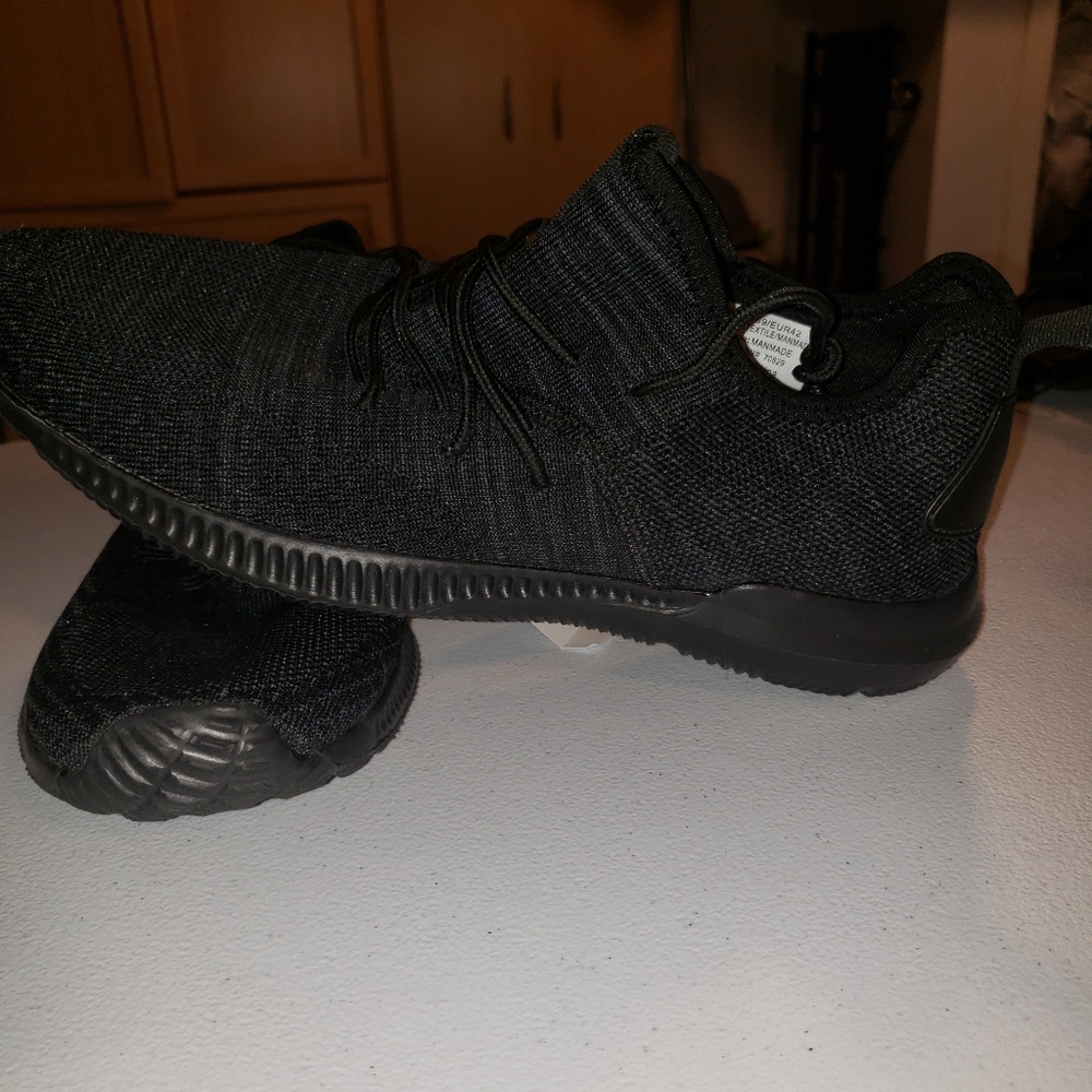 Man Shoes - Picture 2 of 3